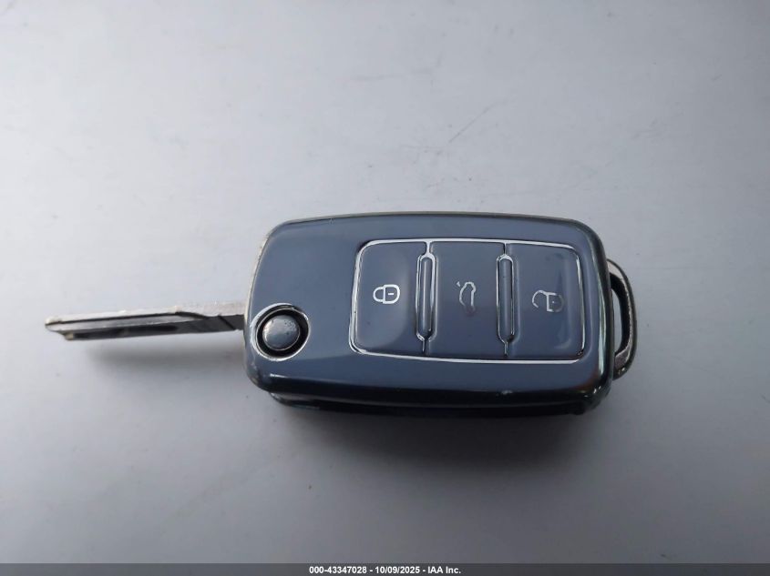 2004 Volkswagen New Beetle Gls VIN: 3VWCM31Y44M345135 Lot: 43347028