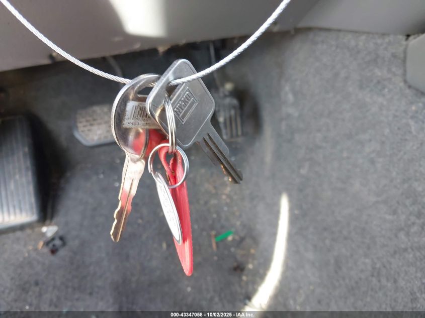 2000 Chevrolet Tracker Hard Top VIN: 2CNBJ13C6Y6954946 Lot: 43347058