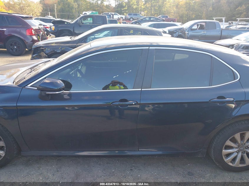 4T1B11HK4JU564225 2018 TOYOTA CAMRY photo no. 14