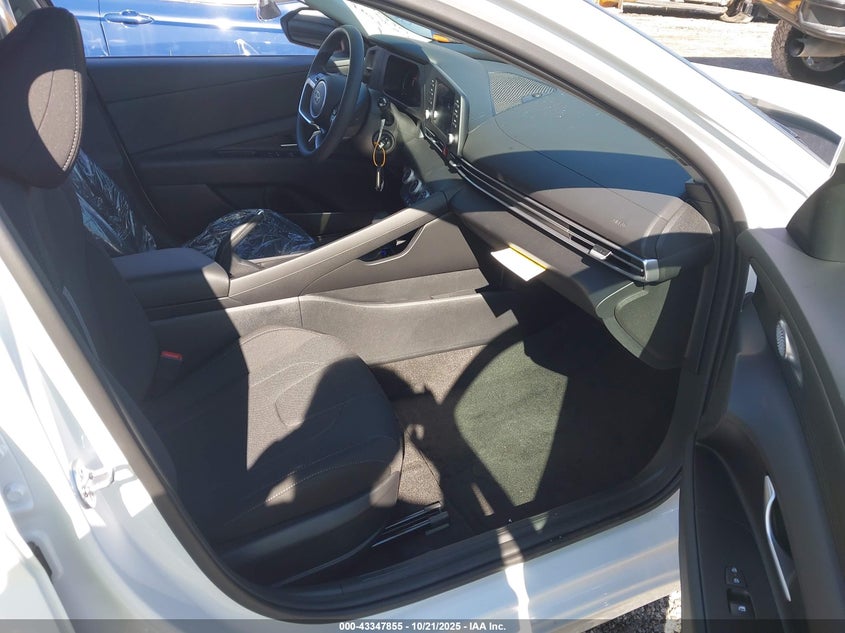 2025 Hyundai Elantra(VIN: KMHLL4DG8SU088225