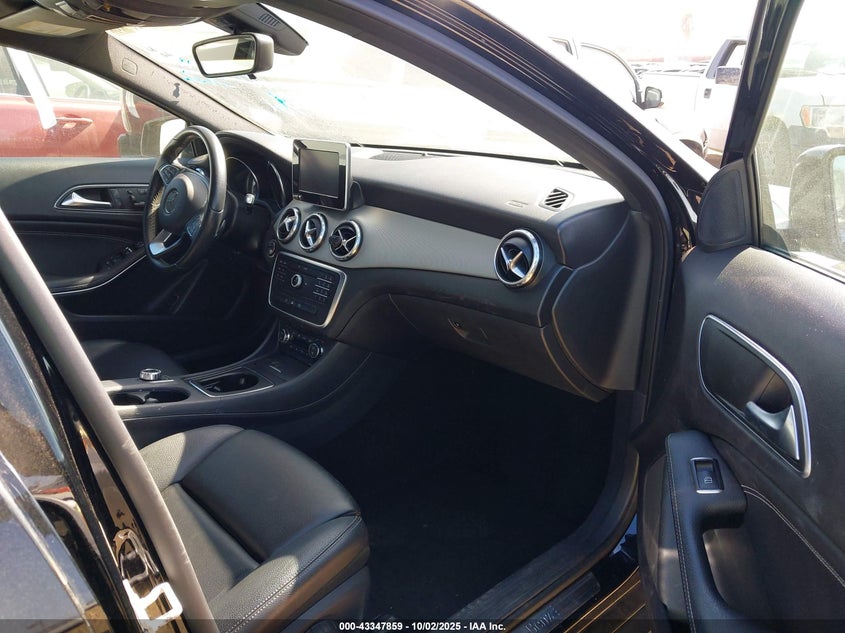 2016 MERCEDES-BENZ GLA 250 - WDCTG4EB5GJ232585