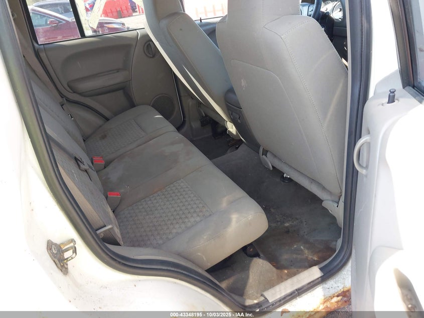 2006 Jeep Liberty Sport VIN: 1J4GL48K76W264786 Lot: 43348195