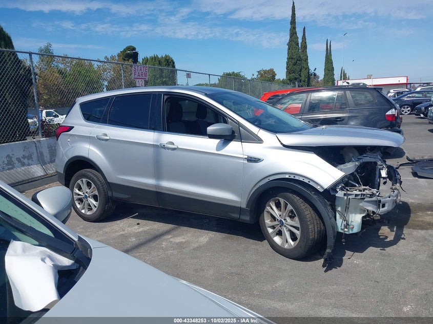 2019 FORD ESCAPE SE - 1FMCU9GD3KUB38458
