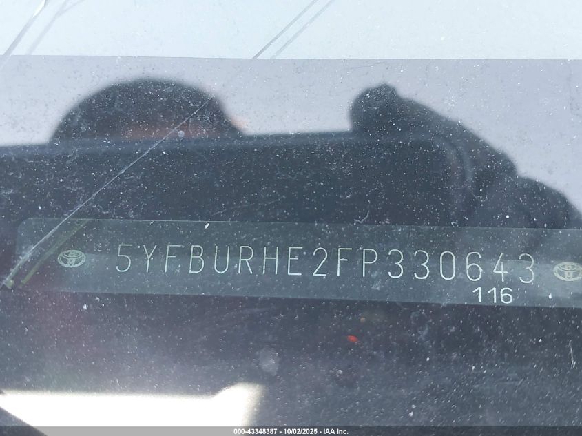 2015 Toyota Corolla Le VIN: 5YFBURHE2FP330643 Lot: 43348387