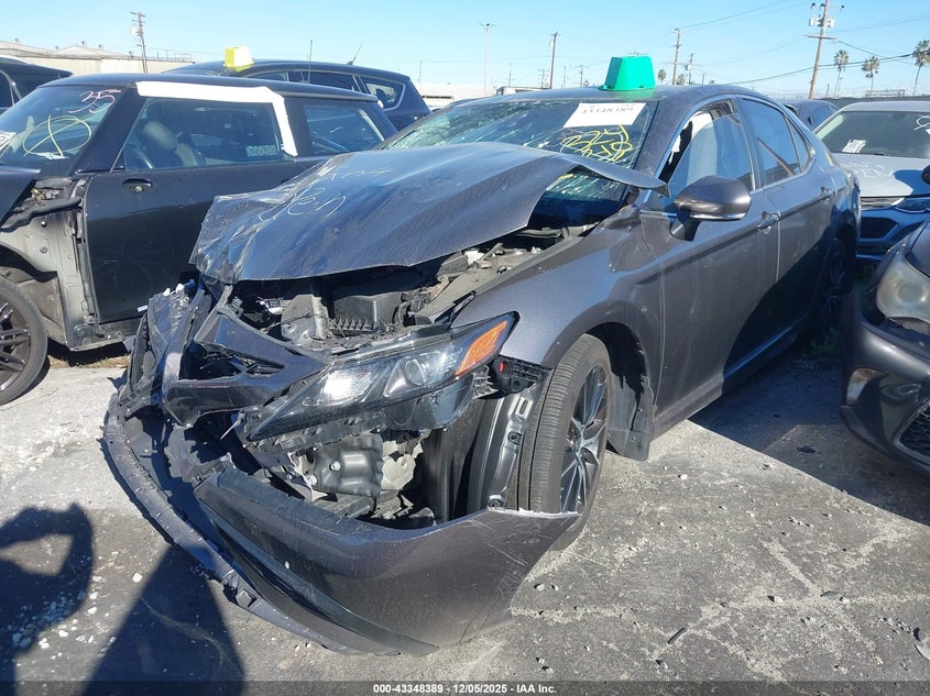 4T1G11AK2NU041355 2022 TOYOTA CAMRY photo no. 2