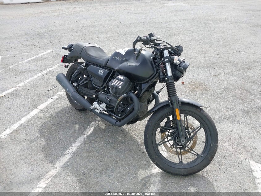 2021 Moto Guzzi V7 Stone