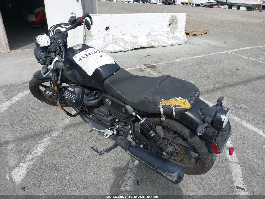 2021 Moto Guzzi V7 Stone