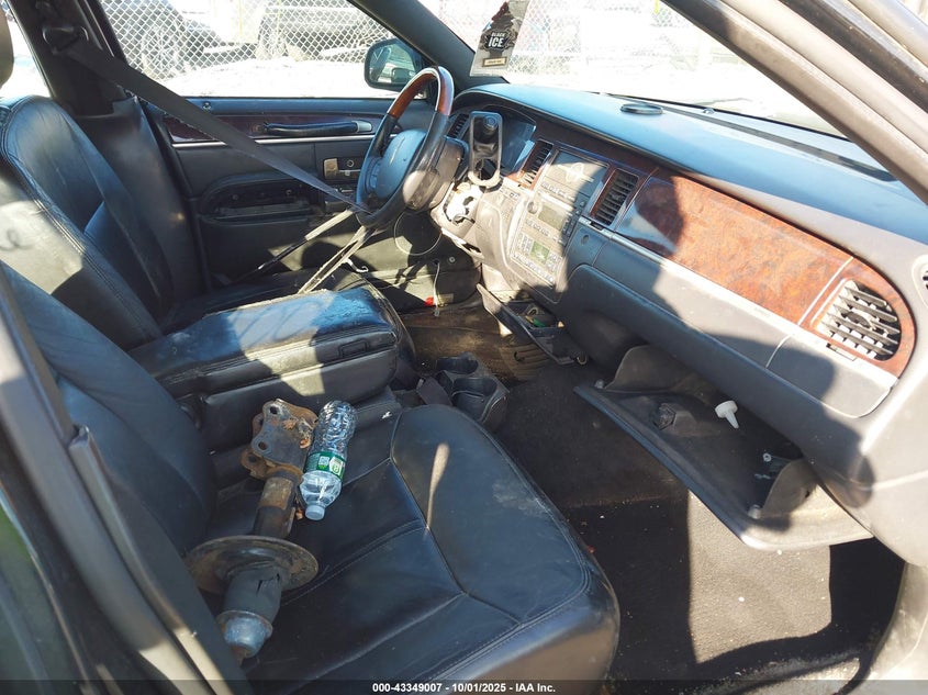 2LNHM82V58X652779 2008 LINCOLN TOWN CAR photo no. 5