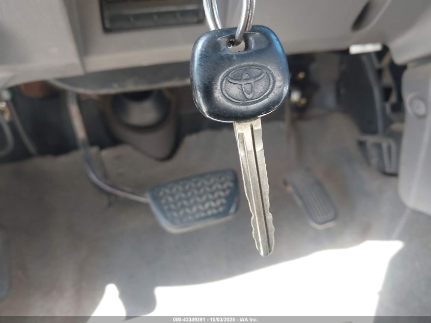 2002 Toyota Sequoia Sr5 V8 VIN: 5TDBT44A52S069048 Lot: 43349391