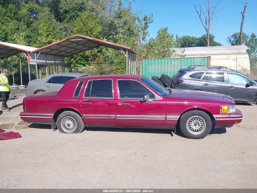 1993 Lincoln Town Car Executive VIN: 1LNLM81W1PY738125 Lot: 43350133