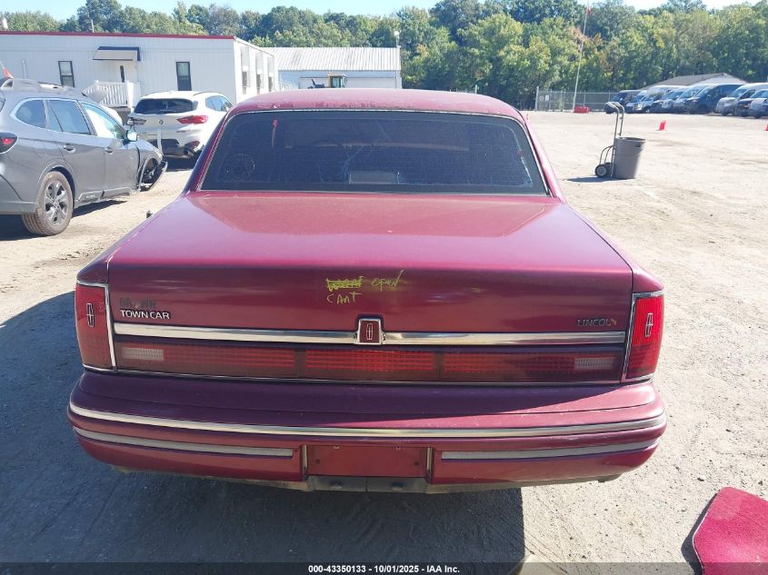 1993 Lincoln Town Car Executive VIN: 1LNLM81W1PY738125 Lot: 43350133