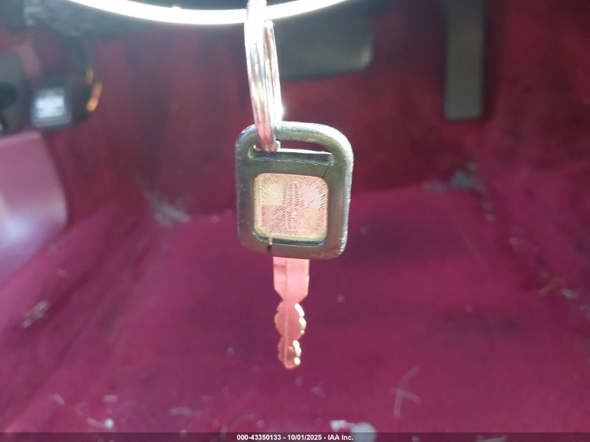 1993 Lincoln Town Car Executive VIN: 1LNLM81W1PY738125 Lot: 43350133