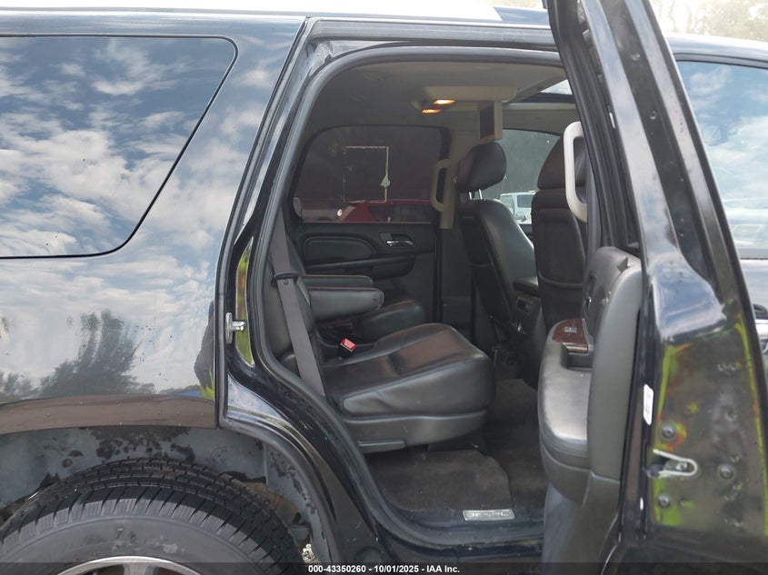 2013 GMC YUKON DENALI - 1GKS2EEF3DR128977