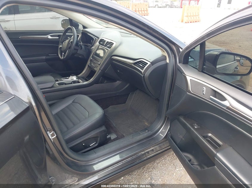VIN 3FA6P0T93HR304568 2017 FORD FUSION SE