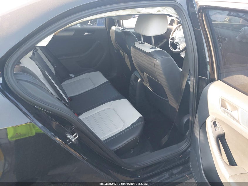 2016 VOLKSWAGEN JETTA 1.8T SPORT - 3VWD17AJ0GM267819