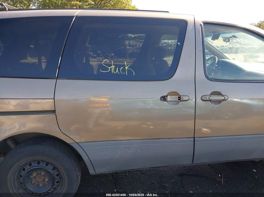 1999 Toyota Sienna Ce VIN: 4T3GF19C2XU143697 Lot: 43351456