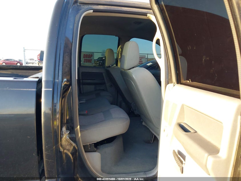 2007 Dodge Ram 1500 Slt/Trx4 Off Road/Sport VIN: 1D7HU18227S230095 Lot: 43351459