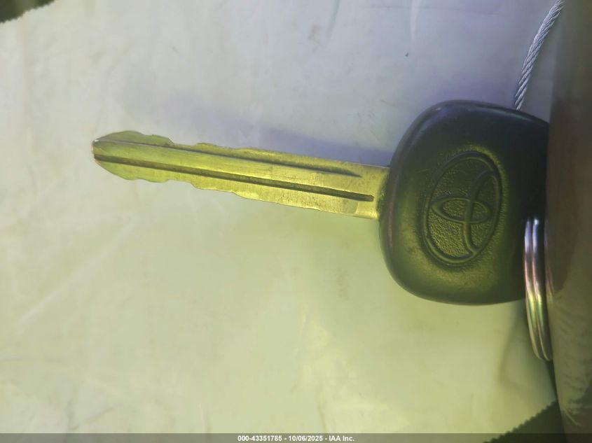 2002 Toyota Sequoia Sr5 V8 VIN: 5TDBT44A12S135742 Lot: 43351785