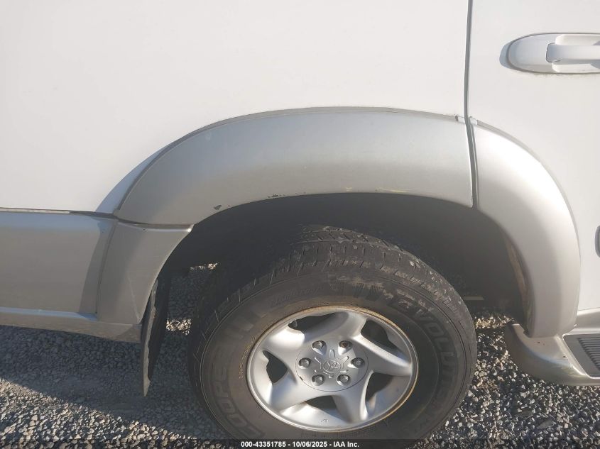 2002 Toyota Sequoia Sr5 V8 VIN: 5TDBT44A12S135742 Lot: 43351785