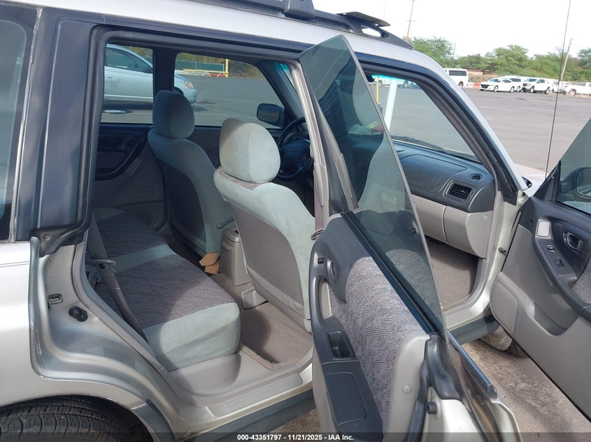 2000 Subaru Forester L VIN: JF1SF6351YH711713 Lot: 43351797