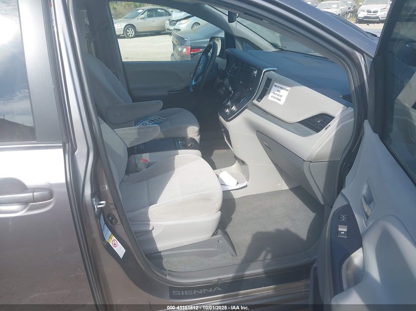 5TDJZ3DC4KS226056 2019 TOYOTA SIENNA photo no. 5