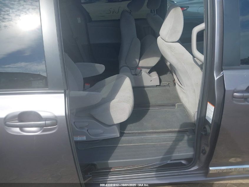 2019 Toyota Sienna Le 7 Passenger VIN: 5TDJZ3DC4KS226056 Lot: 43351812