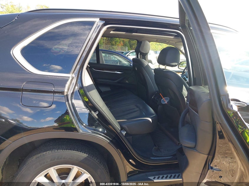 2015 BMW X5 XDRIVE35I 5UXKR0C57F0K52616