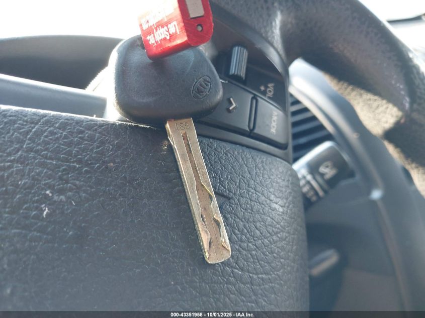 2011 Kia Sorento Lx VIN: 5XYKT3A18BG108761 Lot: 43351958