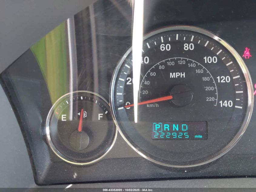 2005 Jeep Grand Cherokee Limited VIN: 1J8HR58N15C631442 Lot: 43352009