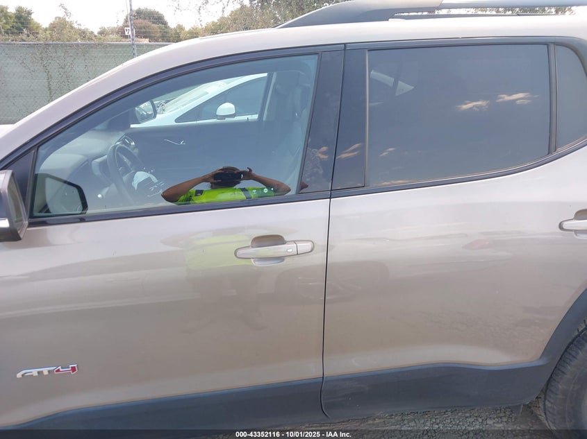 2022 GMC ACADIA AWD AT4 - 1GKKNLLS8NZ125523