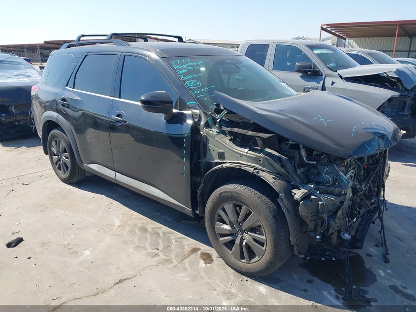 NISSAN PATHFINDER SV FWD