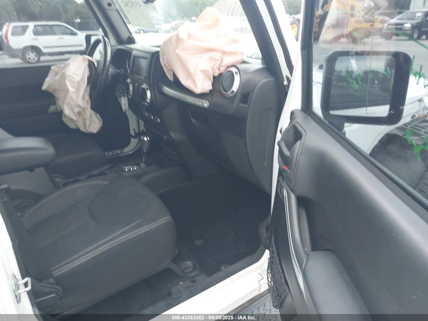 2014 JEEP WRANGLER UNLIMITED SAHARA - 1C4BJWEG7EL321294