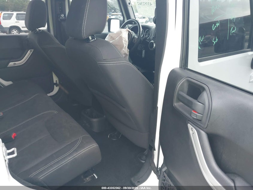 2014 JEEP WRANGLER UNLIMITED SAHARA - 1C4BJWEG7EL321294