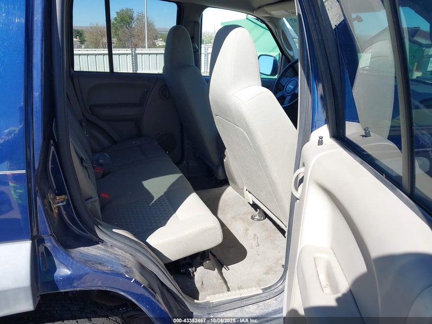 2006 Jeep Liberty Sport VIN: 1J4GL48K86W163255 Lot: 43352467