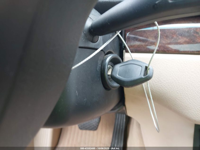 2004 BMW 325It VIN: WBAEN33484PC13265 Lot: 43352495