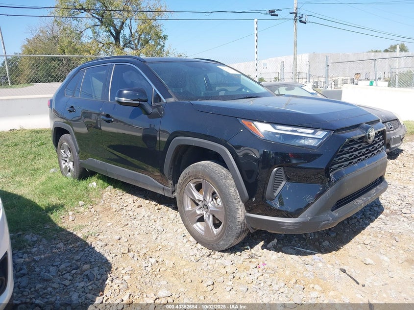 2022 TOYOTA RAV4 XLE - 2T3P1RFV2NC289910