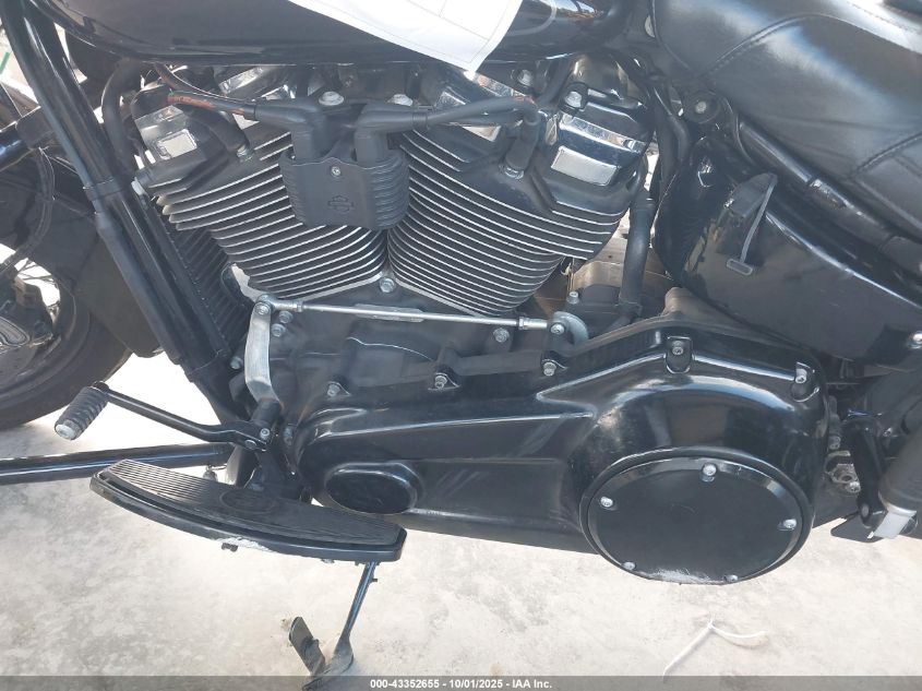 2018 Harley-Davidson Flhc Heritage Classic VIN: 1HD1YAJ15JC063796 Lot: 43352655