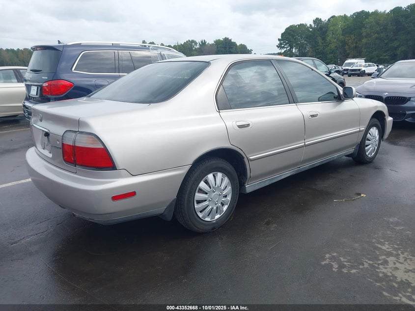 1HGCD5682VA186655 1997 HONDA ACCORD photo no. 4