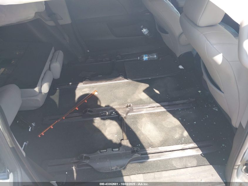 2017 Toyota Sienna Limited Premium 7 Passenger VIN: 5TDDZ3DC1HS152732 Lot: 43352681