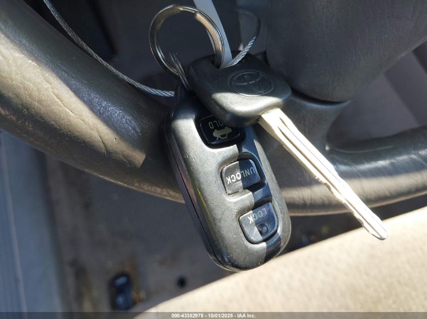 2004 Toyota Camry Le VIN: 4T1BE32K64U328933 Lot: 43352978