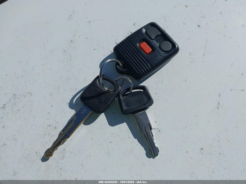 2001 Ford F-250 Lariat/Xl/Xlt VIN: 1FTNX21F41EB82693 Lot: 43353230