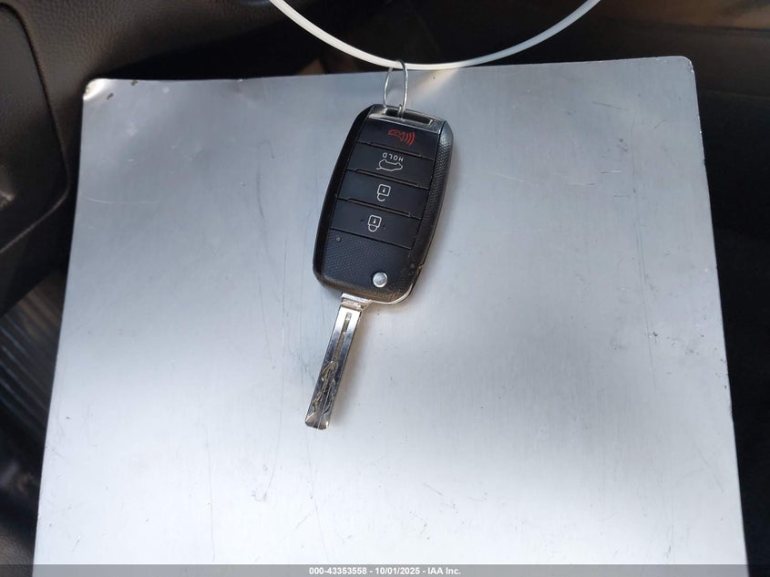 2015 KIA SOUL + KNDJP3A55F7788382