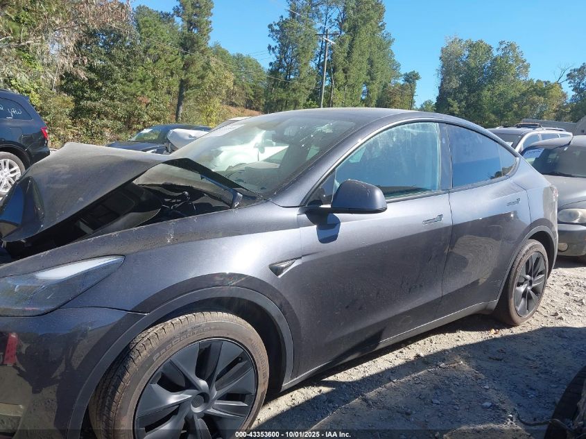 2025 Tesla Model Y Long Range Dual Motor All-Wheel Drive VIN: 7SAYGDEE0SA358164 Lot: 43353600
