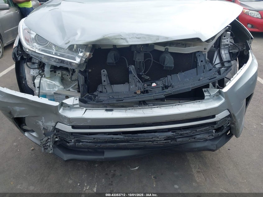 2017 TOYOTA HIGHLANDER LE PLUS - 5TDBZRFH3HS367760