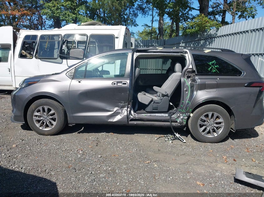 2022 TOYOTA SIENNA LE - 5TDKRKEC6NS130107