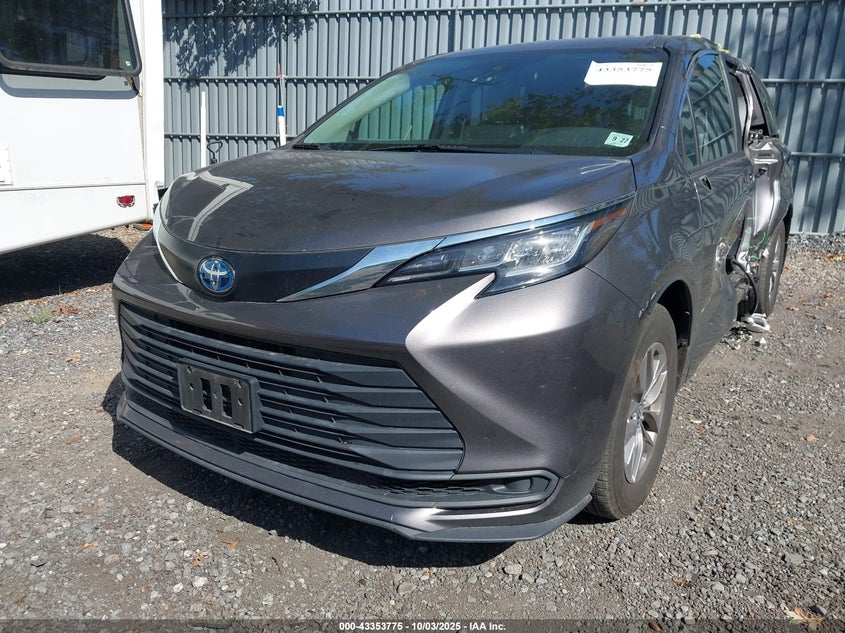 2022 TOYOTA SIENNA LE - 5TDKRKEC6NS130107