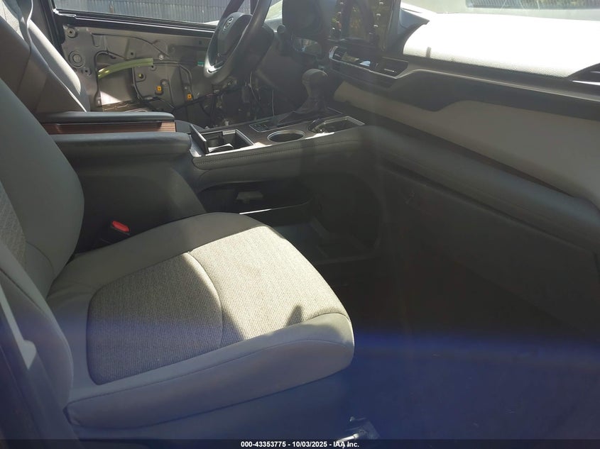 2022 TOYOTA SIENNA LE - 5TDKRKEC6NS130107