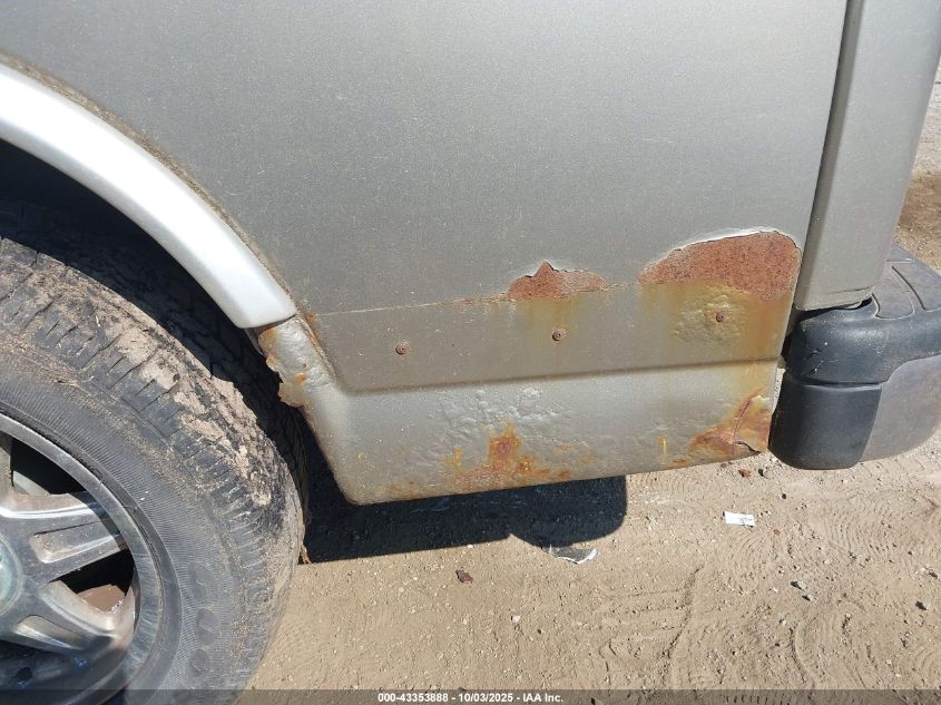 2003 GMC Savana Cutaway Standard/Standard W/C7L/C7N VIN: 1GDFG15T831238395 Lot: 43353888