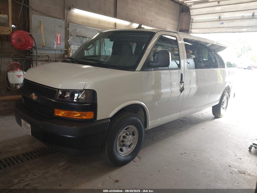 Vin: 1gazgnfp0s1265995, lot: 43848765, chevrolet express passenger rwd 3500 extended wheelbase ls 20252