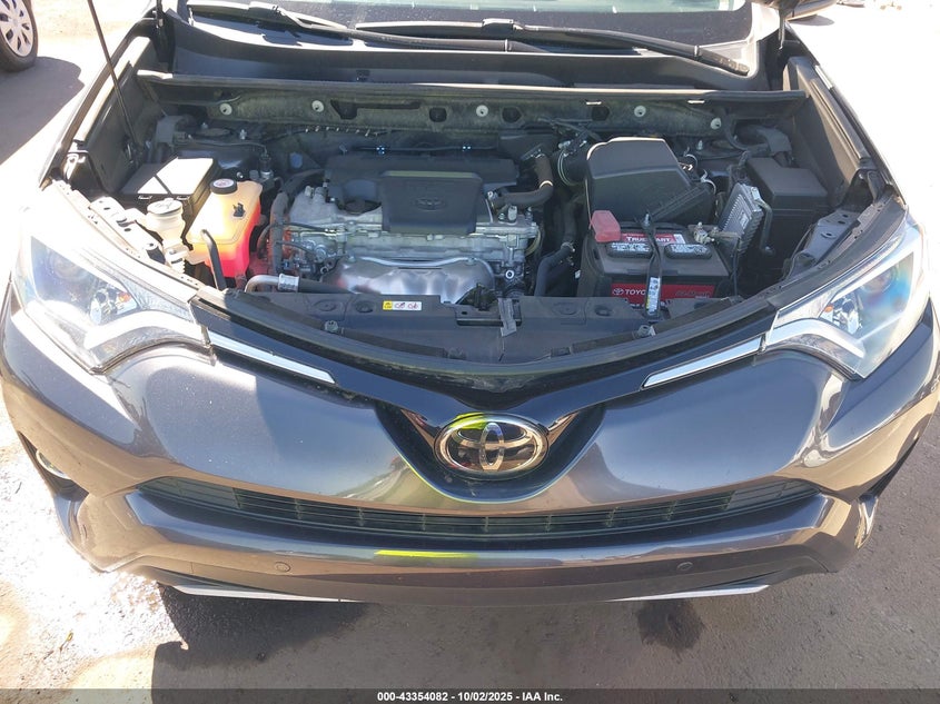 2018 TOYOTA RAV4 XLE - JTMWFREV6JJ739192